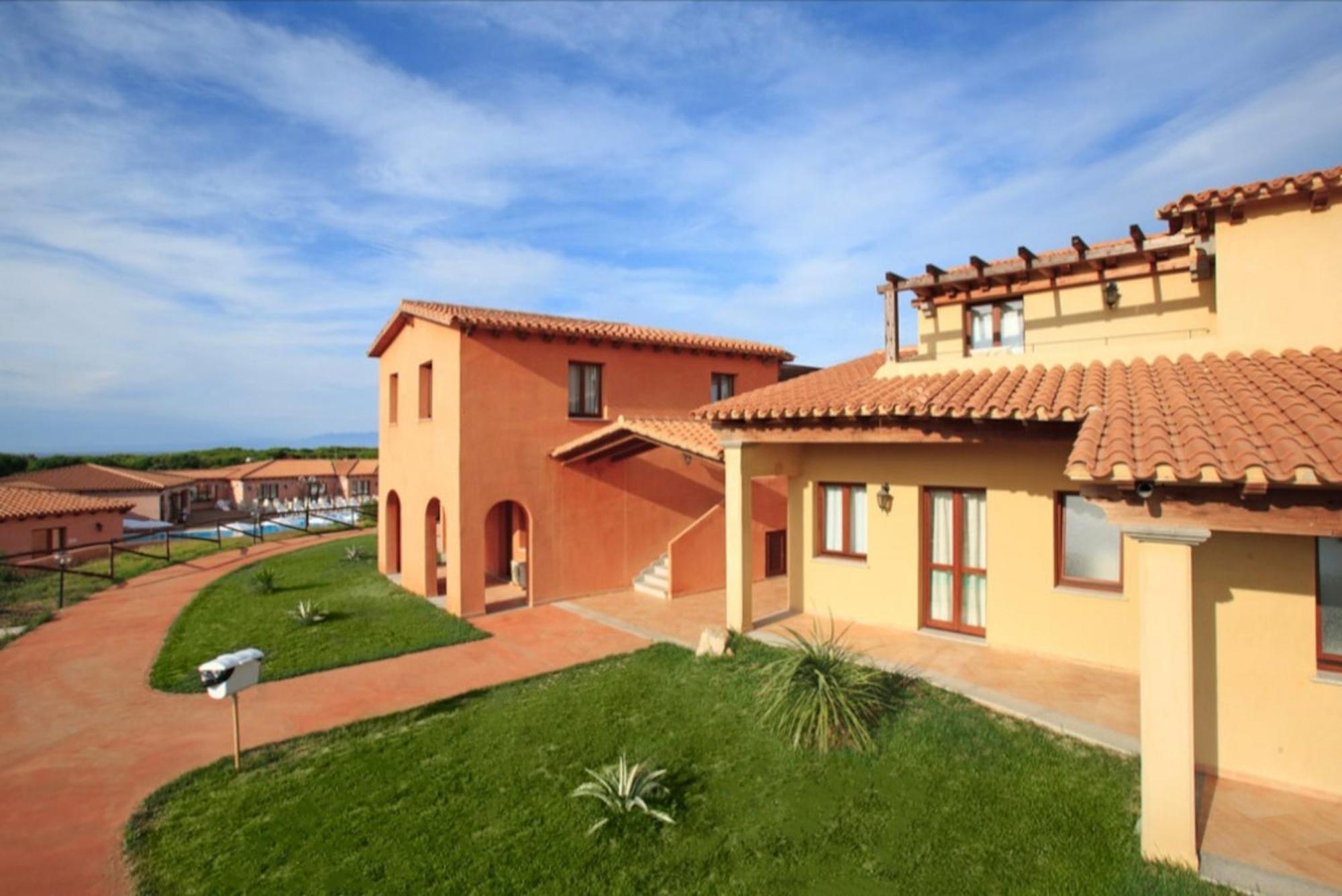 Residence Pierre & Vacances Vignola Mare Luaran gambar