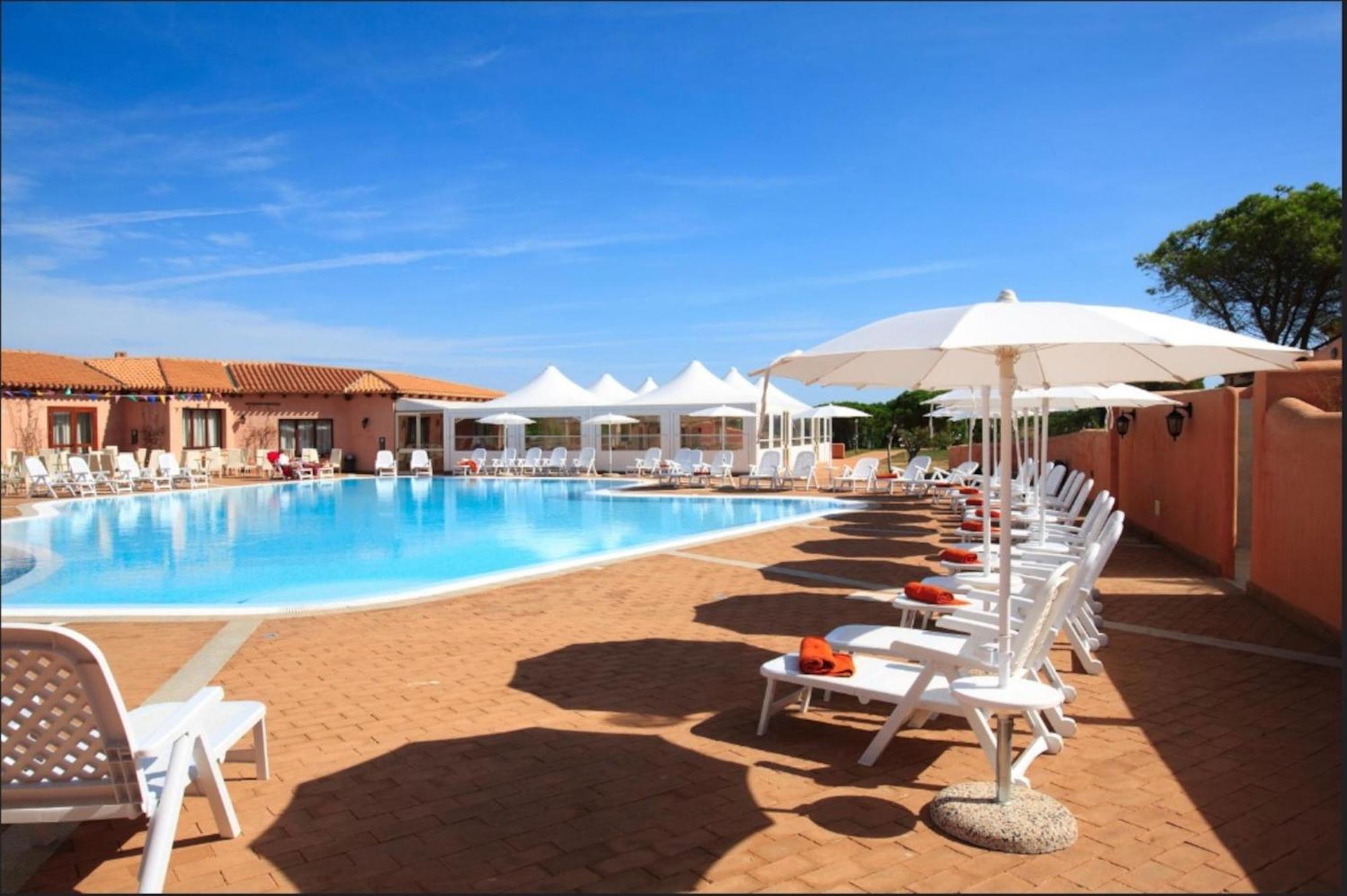 Residence Pierre & Vacances Vignola Mare Luaran gambar