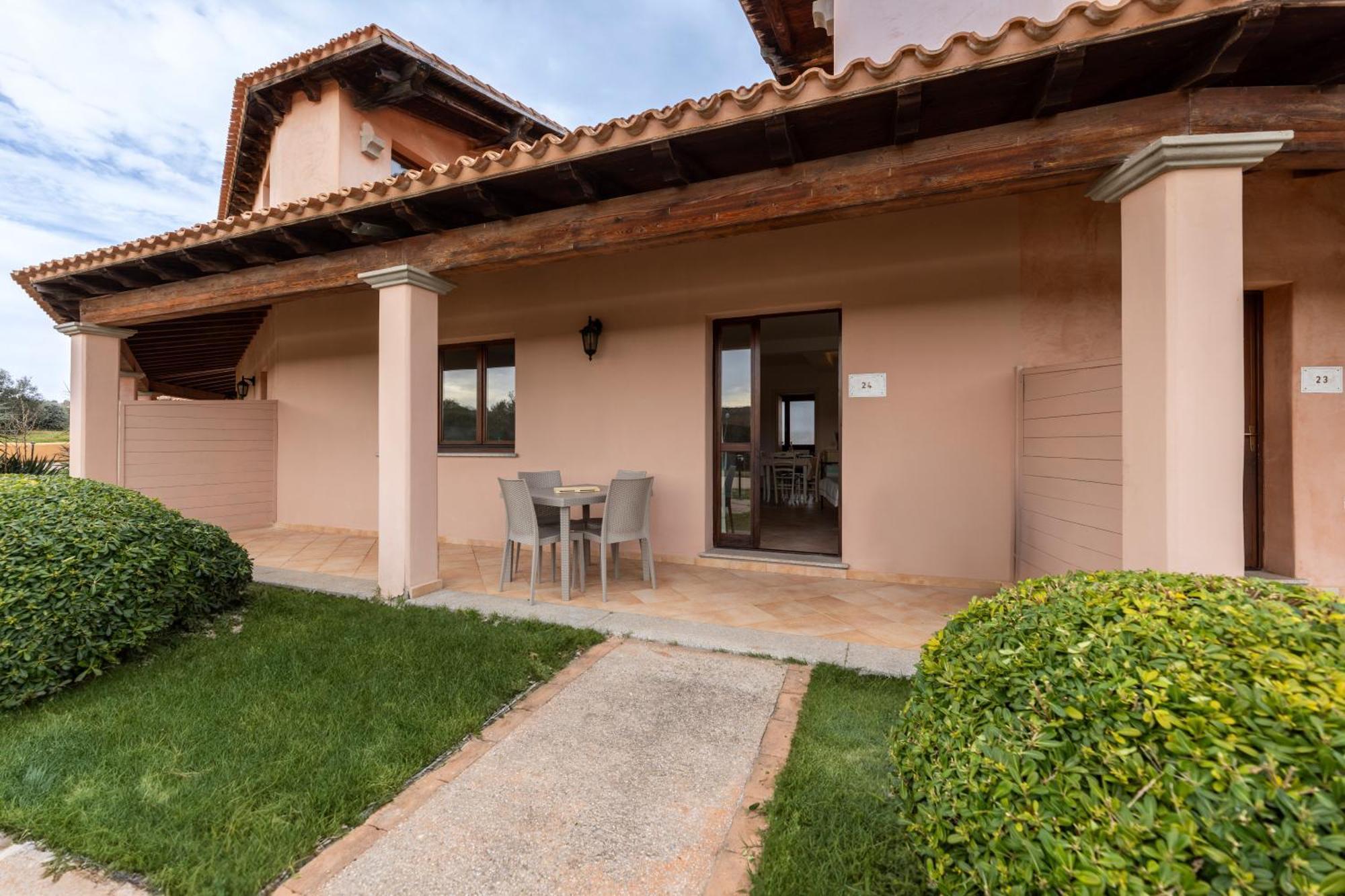 Residence Pierre & Vacances Vignola Mare Luaran gambar